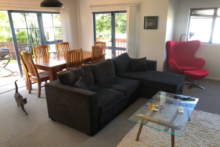 Photo of property in 9/485 Don Buck Road, Massey, Auckland, 0614