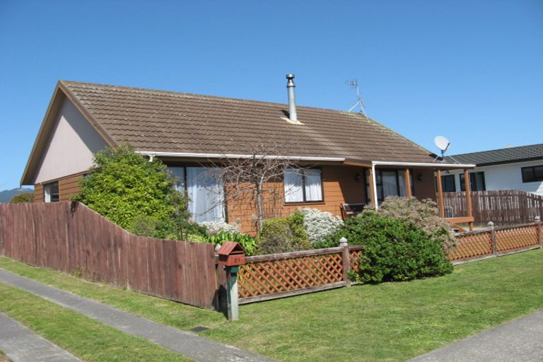 Photo of property in 23 Rosewood Place, Paraparaumu, 5032