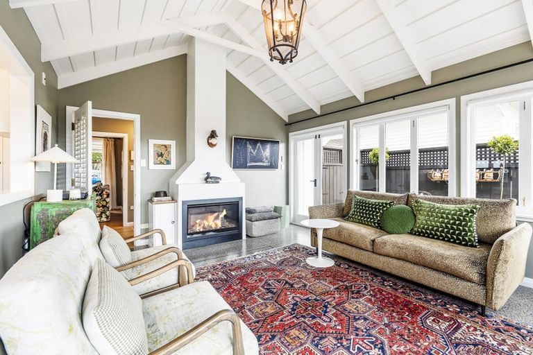 Photo of property in 89 Pendarves Street, New Plymouth, 4310