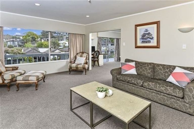 Photo of property in 61 Merriefield Avenue, Forrest Hill, Auckland, 0620