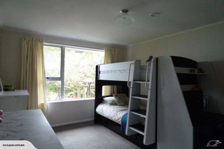 Photo of property in 4 Rokewa Way, Paparangi, Wellington, 6037