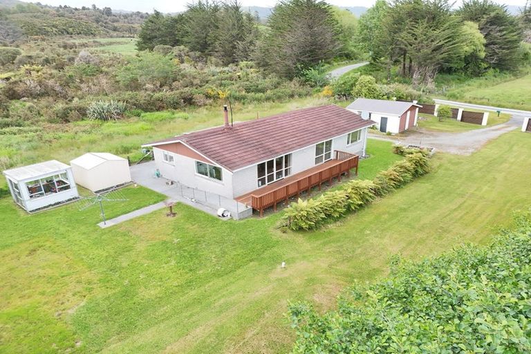 Photo of property in 16 Omapere Street, Dobson, Greymouth, 7805