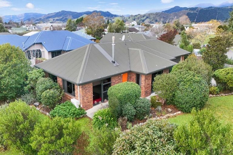 Photo of property in 1 Longfields Road, Brightwater, 7022