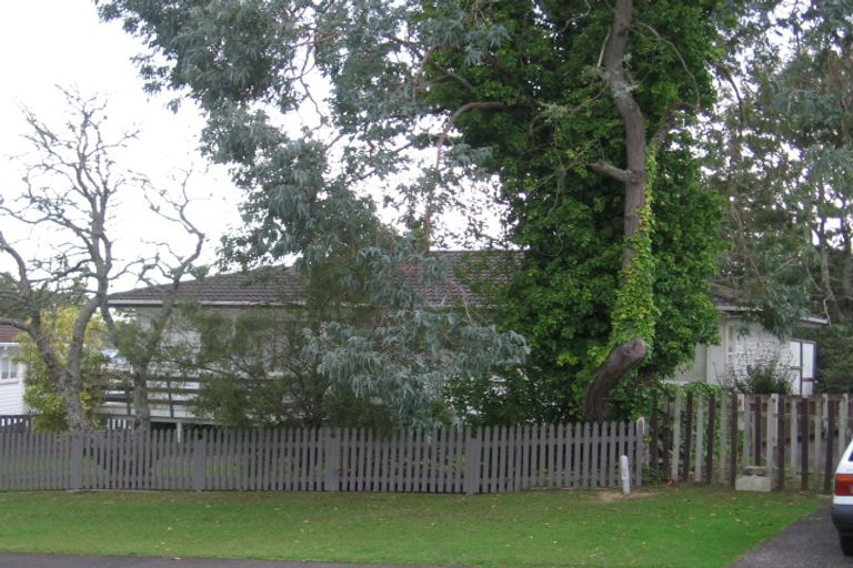 Photo of property in 16 Sunvue Road, Glen Eden, Auckland, 0602