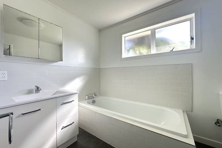 Photo of property in 12 Wilkinson Way, Browns Bay, Auckland, 0630