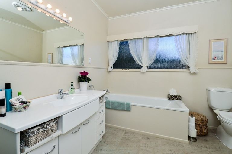 Photo of property in 6 Dalethorpe Avenue, Fairfield, Hamilton, 3214