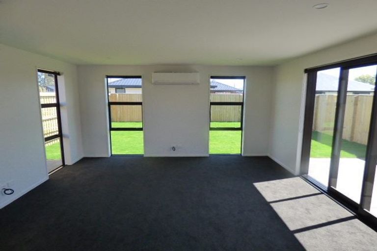 Photo of property in 10 Tara Crescent, Woodend, 7610