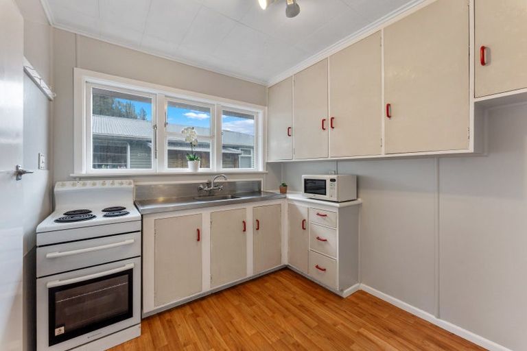 Photo of property in 1/3 Lane Street, Wallaceville, Upper Hutt, 5018