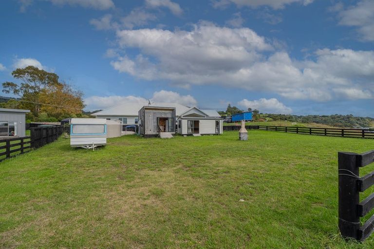 Photo of property in 1 Tinirau Place, Cooks Beach, 3591