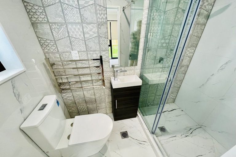 Photo of property in 36d Seymour Road, Sunnyvale, Auckland, 0612