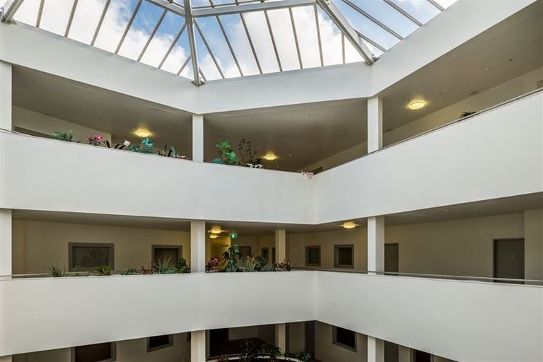 Photo of property in Stadium Garden Flats, 413/107 Thorndon Quay, Pipitea, Wellington, 6011