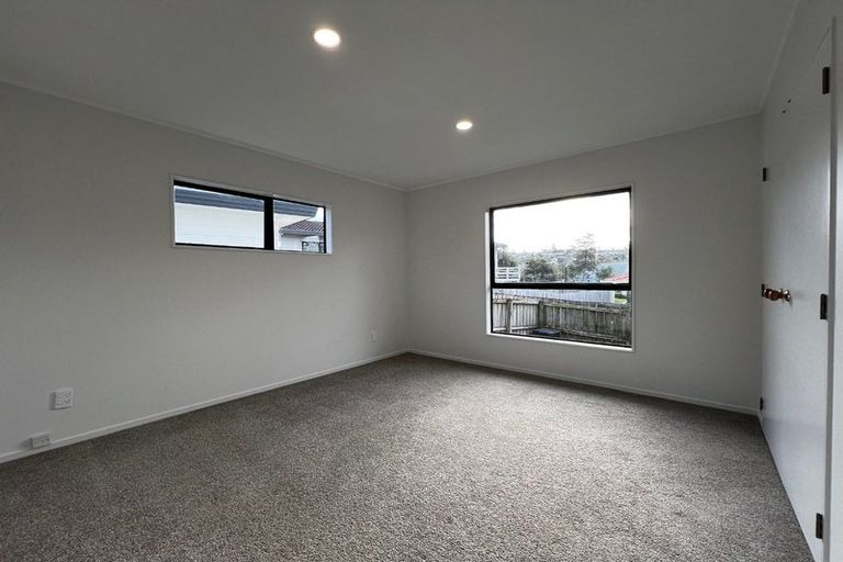 Photo of property in 1a Romulus Place, Totara Vale, Auckland, 0629