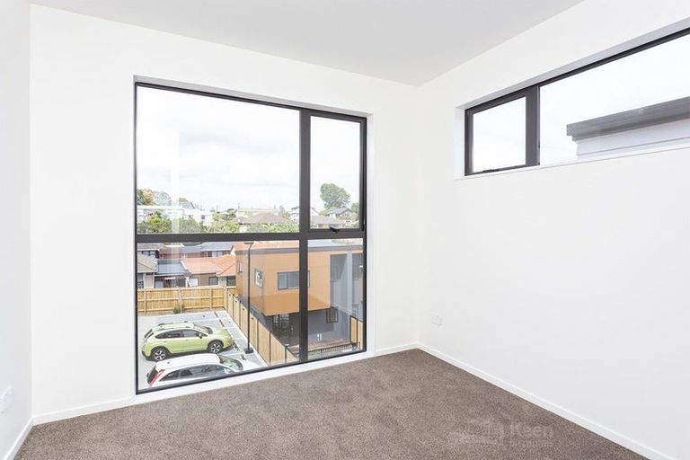 Photo of property in 25 Raupeti Lane, Henderson, Auckland, 0612