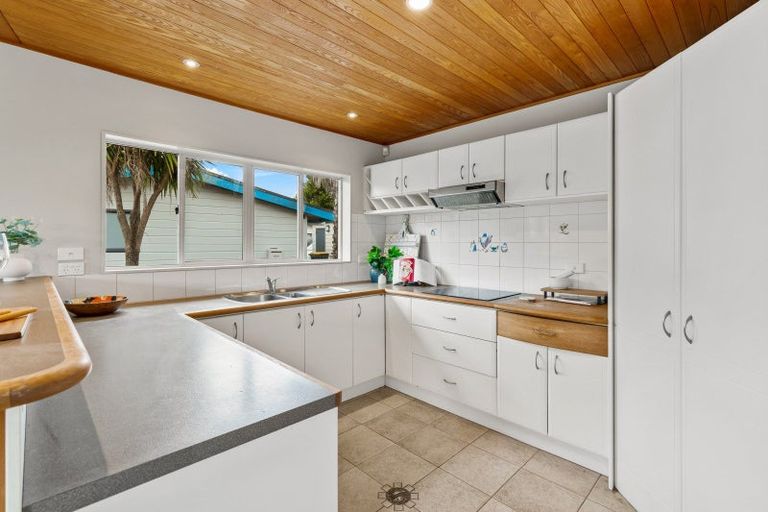 Photo of property in 6 Donald Street, Stanmore Bay, Whangaparaoa, 0932