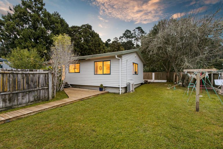 Photo of property in 44b Woodside Road, Massey, Auckland, 0614