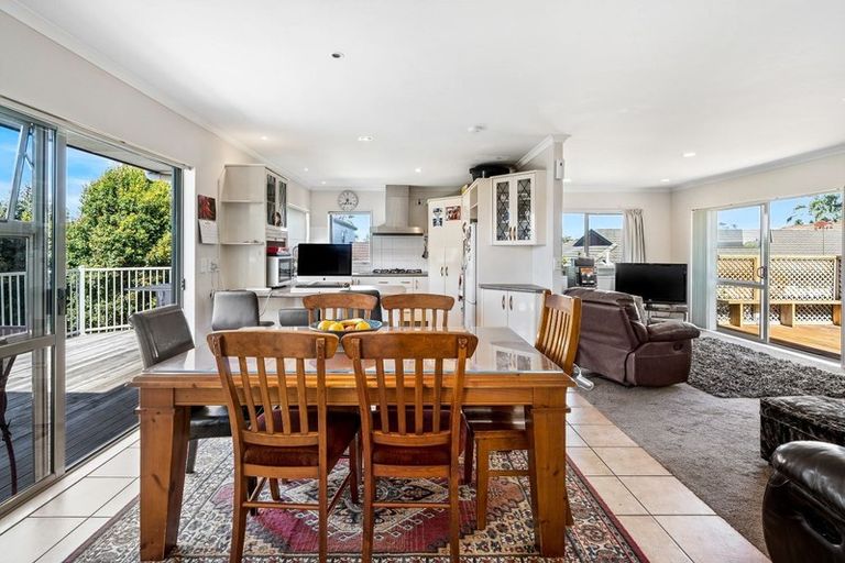 Photo of property in 11 Nakhle Place, Manurewa, Auckland, 2105