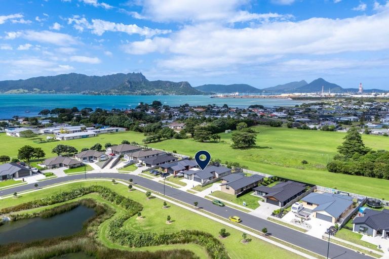 Photo of property in 67 Kaurinui Crescent, One Tree Point, 0118