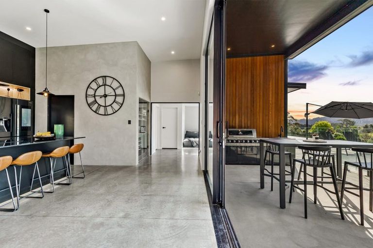 Photo of property in 33 Fernielea Drive, Riverhead, 0793