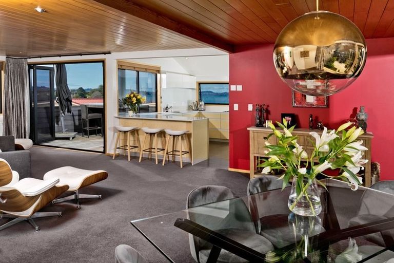 Photo of property in 18 Oakpark Place, West Harbour, Auckland, 0618