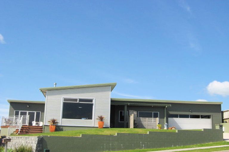Photo of property in 44 Karamea Street, Whalers Gate, New Plymouth, 4310