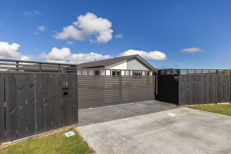 Photo of property in 12 Ash Close, Levin, 5510