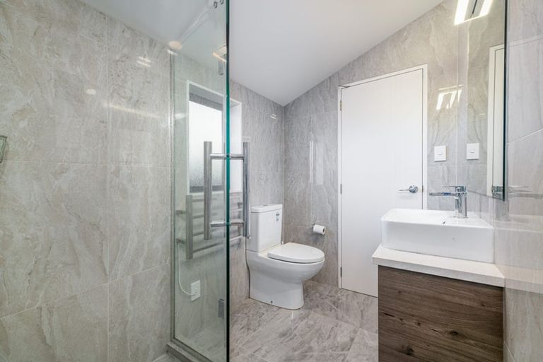 Photo of property in 5a Woodside Road, Massey, Auckland, 0614