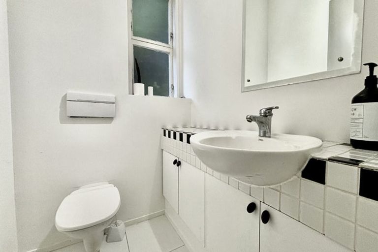 Photo of property in 9 Selkirk Way, Karori, Wellington, 6012