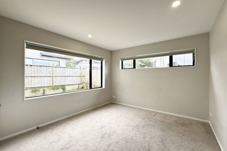 Photo of property in 6b St Catherine Crescent, West Harbour, Auckland, 0618