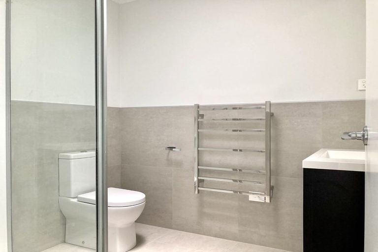 Photo of property in 66 Manutewhau Road, Massey, Auckland, 0614