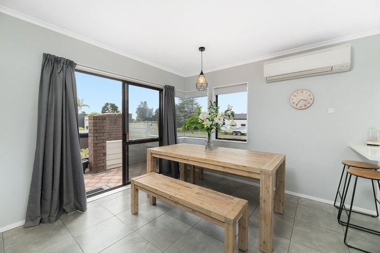 Photo of property in 24 Balmacewen Place, Mount Maunganui, 3116