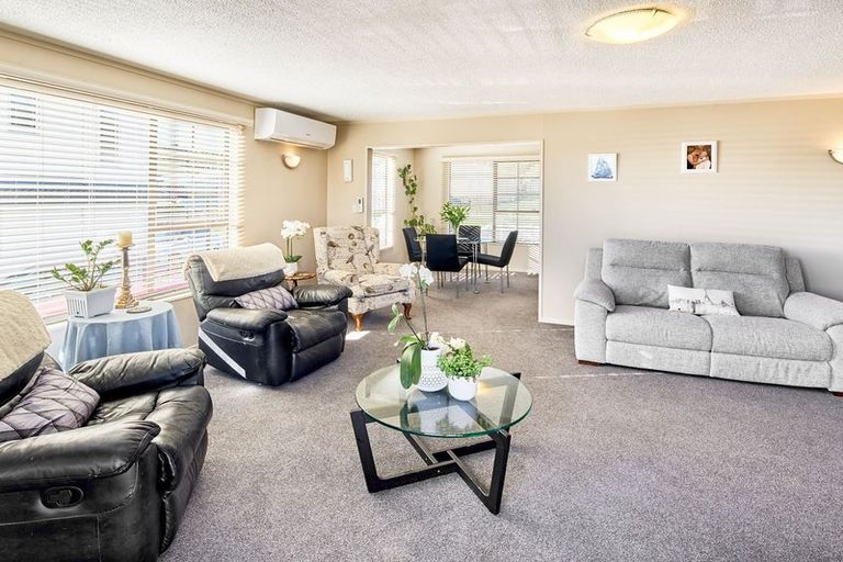 Photo of property in 6 Cleat Street, Whitby, Porirua, 5024