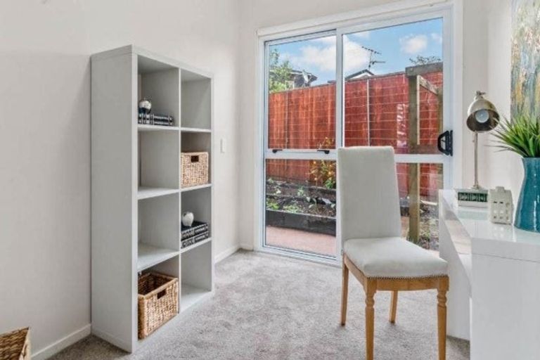 Photo of property in 7 Susanne Place, Pakuranga, Auckland, 2010