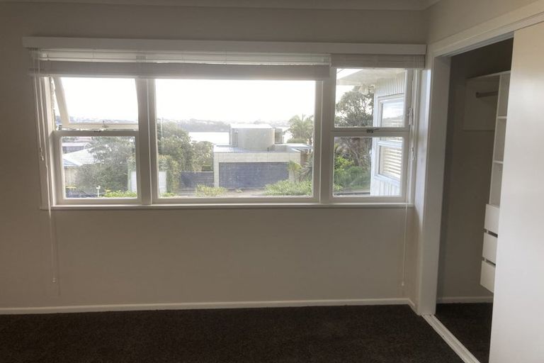 Photo of property in 1/138 Churchill Road, Rothesay Bay, Auckland, 0630