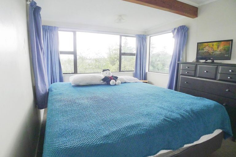 Photo of property in 1/23 Flaunty Place, West Harbour, Auckland, 0618