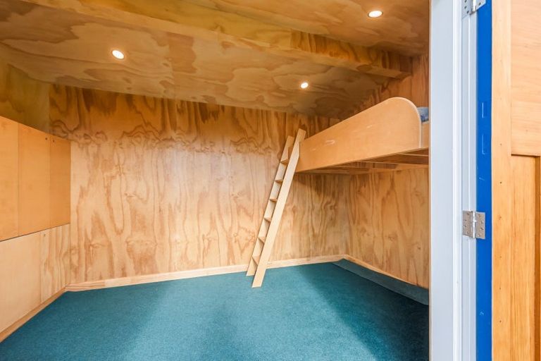 Photo of property in 352 Stokes Valley Road, Stokes Valley, Lower Hutt, 5019