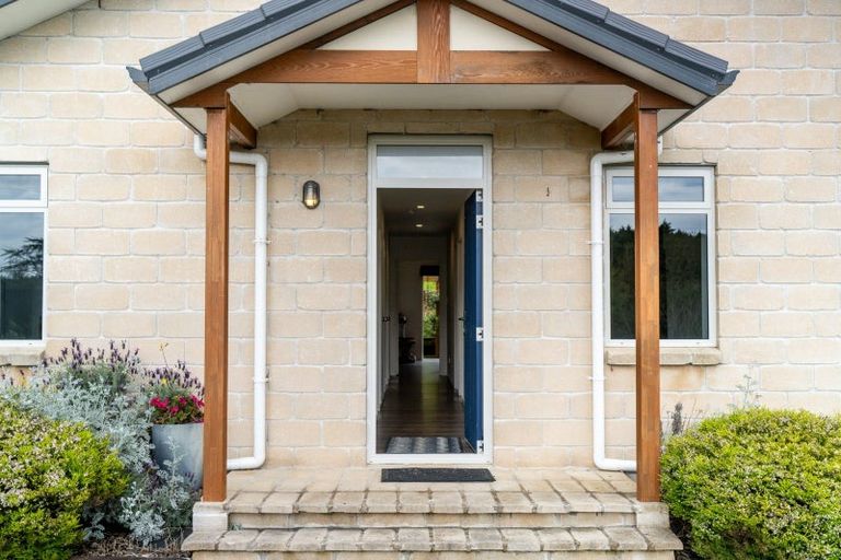 Photo of property in 28 Wrights Road, Raglan, 3295