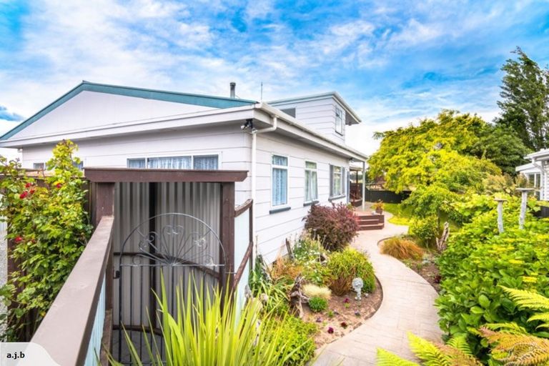 Photo of property in 75 Dunns Avenue, The Pines Beach, 7630