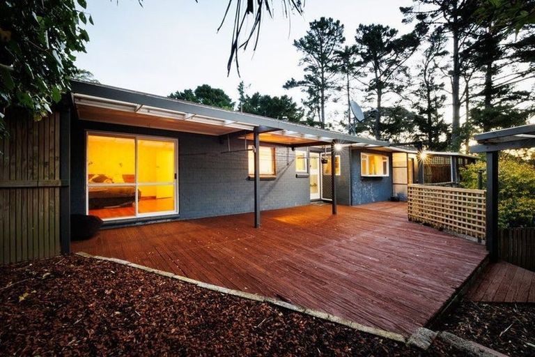 Photo of property in 140 Aokautere Drive, Fitzherbert, Palmerston North, 4410