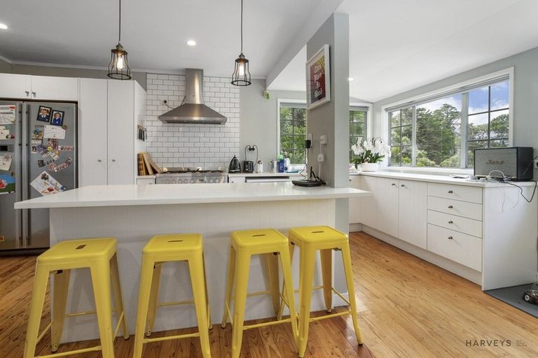 Photo of property in 8 Kauri Point Road, Laingholm, Auckland, 0604