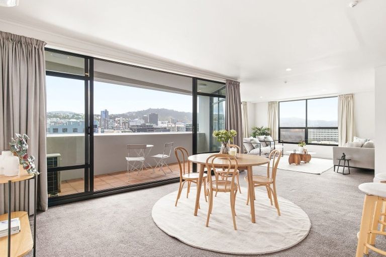 Photo of property in 17 Kent Terrace - Kent Apartments, 7e/16 Kent Terrace, Mount Victoria, Wellington, 6011