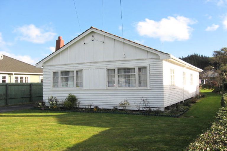 Photo of property in 84 Main Road, Wainuiomata, Lower Hutt, 5014