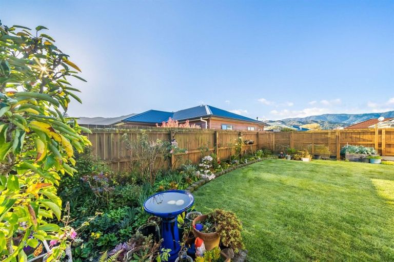 Photo of property in 2 Woodland Mews, Wainuiomata, Lower Hutt, 5014