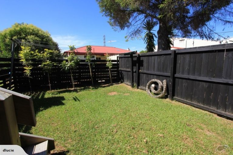 Photo of property in 1/2 Finlow Drive, Te Atatu South, Auckland, 0610