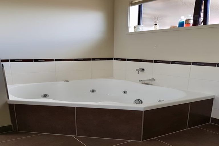 Photo of property in 33 Dressage Lane, Greenhithe, Auckland, 0632