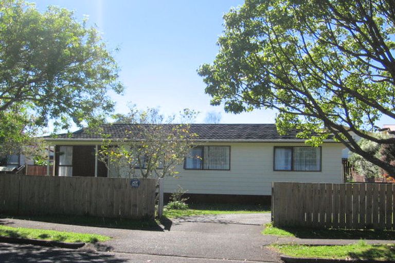 Photo of property in 5 Glucina Place, Glen Eden, Auckland, 0602