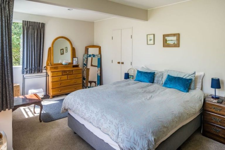 Photo of property in 10 Latham Road, York Bay, Lower Hutt, 5013