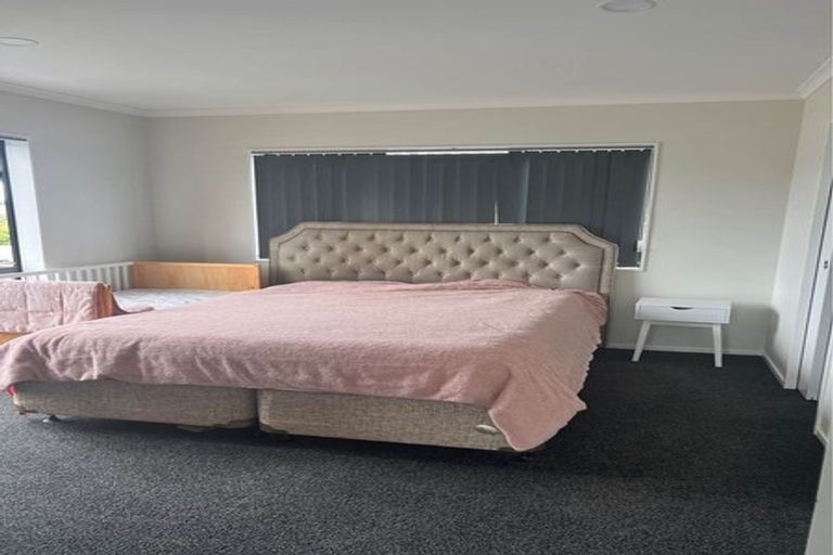 Photo of property in 62 Lincoln Park Avenue, Massey, Auckland, 0614