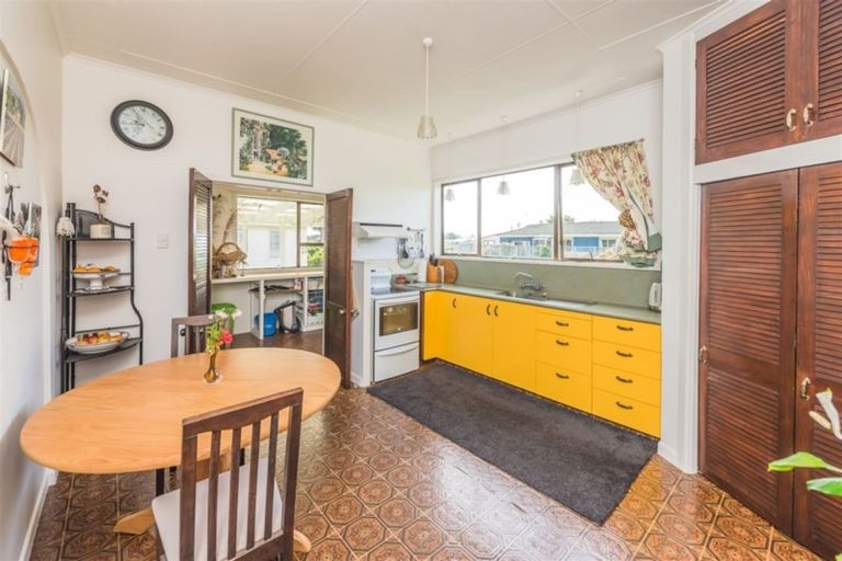 Photo of property in 250 Cornfoot Street, Castlecliff, Whanganui, 4501