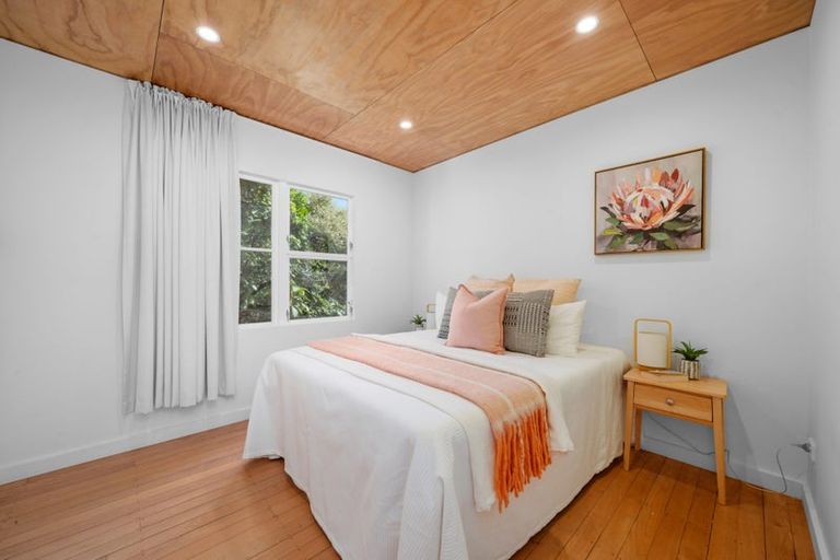 Photo of property in 1 Wakely Road, Newlands, Wellington, 6037