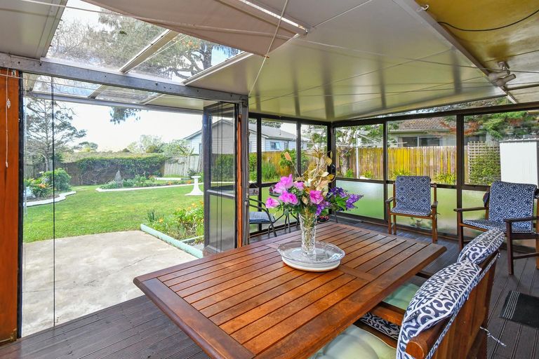Photo of property in 23 Seaward Place, Wattle Downs, Auckland, 2103
